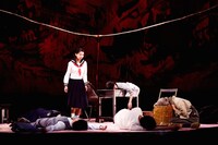 「遠野物語・奇ッ怪 其ノ参」より。（撮影：細野晋司）