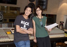 左から新納慎也、真琴つばさ。