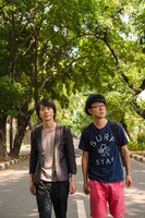 左から村井良大×佐藤貴史。(c)2016「俺旅。」製作委員会