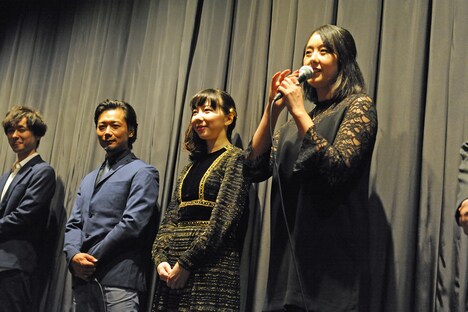 左から橋本淳、古屋隆太、平岩紙、石橋けい。