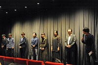 映画「At the terrace テラスにて」初日舞台あいさつより。左から山内ケンジ、岡部たかし、橋本淳、古屋隆太、平岩紙、石橋けい、岩谷健司、師岡広明。