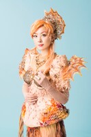 秋本奈緒美演じるジュジュ。