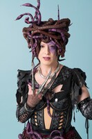 吉田メタル演じるスネイキア。