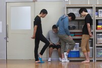 捩子ぴじん×障害者福祉施設・春光園うえみずによるダンス公演「わからない？」ビジュアル（撮影：喜多直人）