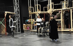 黒執事 稽古で古川雄大のセバスチャン 三浦涼介のジョーカーが激闘 ステージナタリー