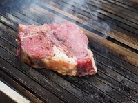 NHK BSプレミアム「ステーキ世界一の旅」より。(c)NHK