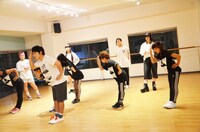 フラッシュモブの練習の様子。