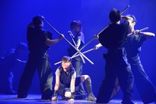 「あずみ 戦国編」ゲネプロより、中央は川栄李奈演じるあずみ。