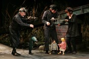 江戸糸あやつり人形 結城座「ドールズタウン」初演の様子。