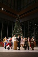 「Marunouchi Bright Christmas 2016 ～不思議なくるみ割り人形の物語～」クリスマスツリー点灯式の様子。