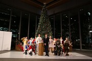 「Marunouchi Bright Christmas 2016 ~不思議なくるみ割り人形の物語~」クリスマスツリー点灯式の様子。