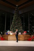 「Marunouchi Bright Christmas 2016 ~不思議なくるみ割り人形の物語~」クリスマスツリー点灯式より、熊川哲也。