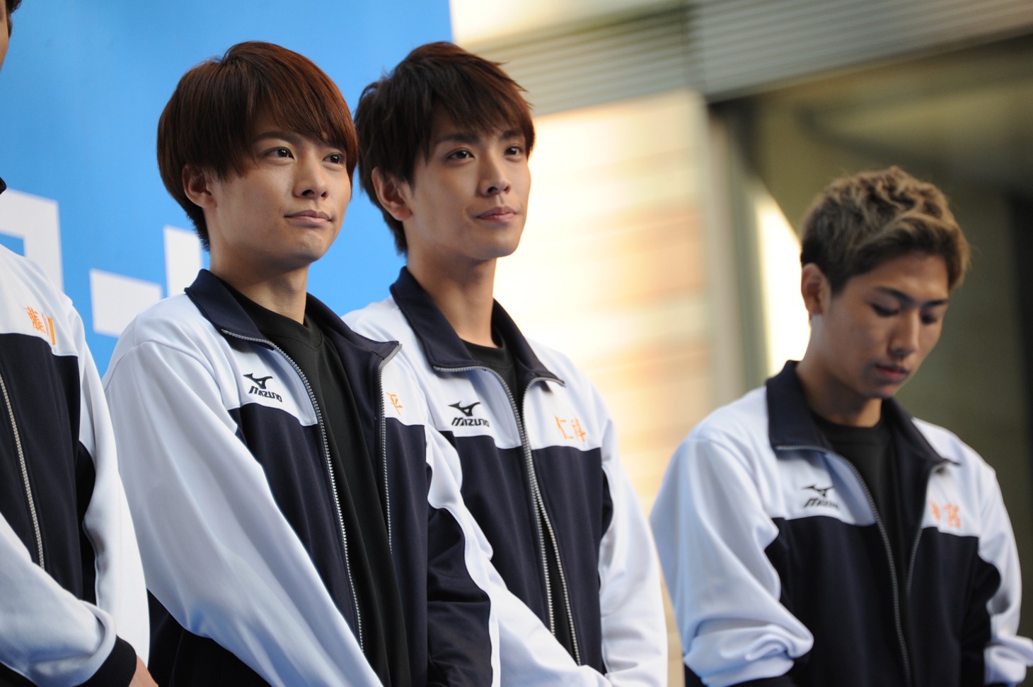 左から小澤廉、黒羽麻璃央、池岡亮介。