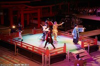 「嚴島神社 世界遺産登録20周年記念奉納行事 ミュージカル『刀剣乱舞』 in 嚴島神社」の様子。