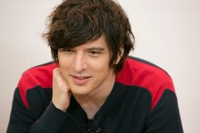 地球ゴージャス プロデュース公演 Vol.14「The Love Bugs」DVD特典映像のビジュアルコメンタリーより、城田優。(c)2016・アミューズ