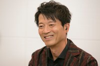 地球ゴージャス プロデュース公演 Vol.14「The Love Bugs」DVD特典映像のビジュアルコメンタリーより、寺脇康文。(c)2016・アミューズ