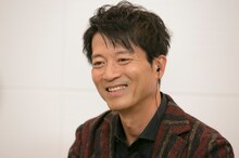 地球ゴージャス プロデュース公演 Vol.14「The Love Bugs」DVD特典映像のビジュアルコメンタリーより、寺脇康文。(c)2016・アミューズ