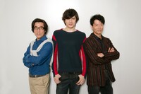 地球ゴージャス プロデュース公演 Vol.14「The Love Bugs」DVDのビジュアルコメンタリー収録の様子。左から岸谷五朗、城田優、寺脇康文。(c)2016・アミューズ