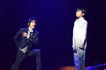 「ミュージカル『黒執事』～NOAH’S ARK CIRCUS～」ゲネプロの様子。左から古川雄大演じるセバスチャン・ミカエリス、内川蓮生演じるシエル・ファントムハイヴ。