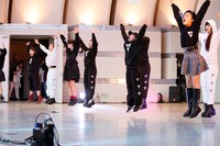「Shibuya StreetDance Week 2016」より、フラッシュモブが行われたステージの様子。
