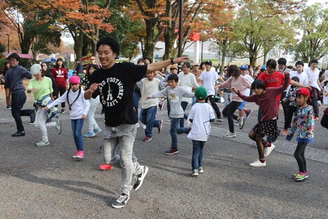 「Shibuya StreetDance Week 2016」より、プロのダンスレッスンを受けられるワークショップの様子。