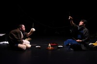 過去に上演された「珈琲法要」より。（撮影：田中流）