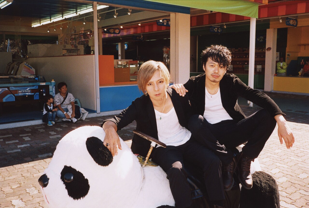 左から松岡充、丸尾丸一郎。