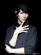 小谷嘉一演じる黒子。