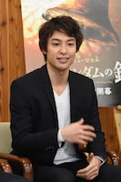 カジモド役候補の海宝直人。