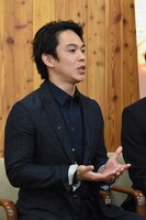 カジモド役候補の田中彰孝。