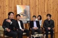 「ノートルダムの鐘」会見より。左から田中彰孝、海宝直人、スコット・シュワルツ、飯田達郎。
