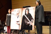 蕨野友也演じるウォルと佃井皆美演じるリィのビジュアルお披露目の様子。