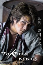 栗田学武演じる弥代。