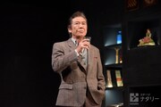 「スルース～探偵～」ゲネプロより、西岡徳馬演じるアンドリュー・ワイク。