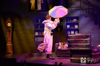 「スルース～探偵～」ゲネプロより、新納慎也演じるマイロ・ティンドル。