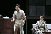 「エノケソ一代記」より。（撮影：加藤孝）