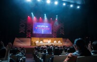 「TEAM NACSアニバーサリーイヤーイベント『TEAM NACS XX（twenty）』」より、ラジオ「ナックスガタメ」の様子。