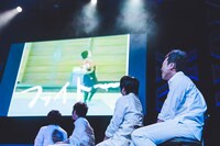 「TEAM NACSアニバーサリーイヤーイベント『TEAM NACS XX（twenty）』」より、「週刊大泉」“今日のスクープ大賞”の様子。