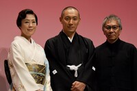 左から寺島しのぶ、市川海老蔵、三池崇史。