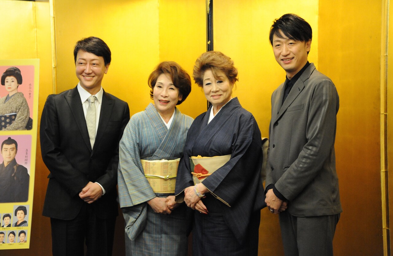 初春新派公演「華岡青洲の妻」記者会見の様子。左から市川春猿、波乃久里子、水谷八重子、喜多村緑郎。