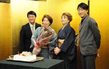 初春新派公演「華岡青洲の妻」記者会見の様子。左から市川春猿、波乃久里子、水谷八重子、喜多村緑郎。