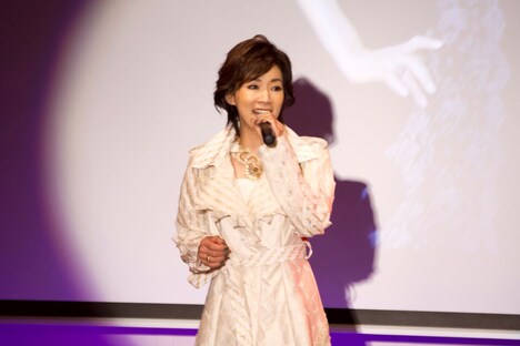 「眠れない夜にあなたのそばにいたい」発売記念ミニライブ&握手会より、真琴つばさ。