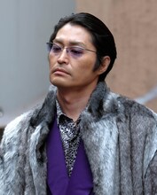 安田顕 (c)「不便な便利屋 2016 初雪」製作委員会