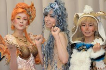 It's SHOWTA-im! vol.2「スマイルマーメイド ～The Smile Mermaid～」フォトセッションの様子。左から秋本奈緒美、蒼井翔太、加藤清史郎。