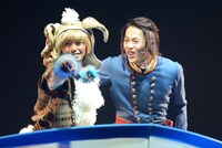 It's SHOWTA-im! vol.2「スマイルマーメイド ～The Smile Mermaid～」より、左から加藤清史郎演じるパブロ、荒木宏文演じるケント。