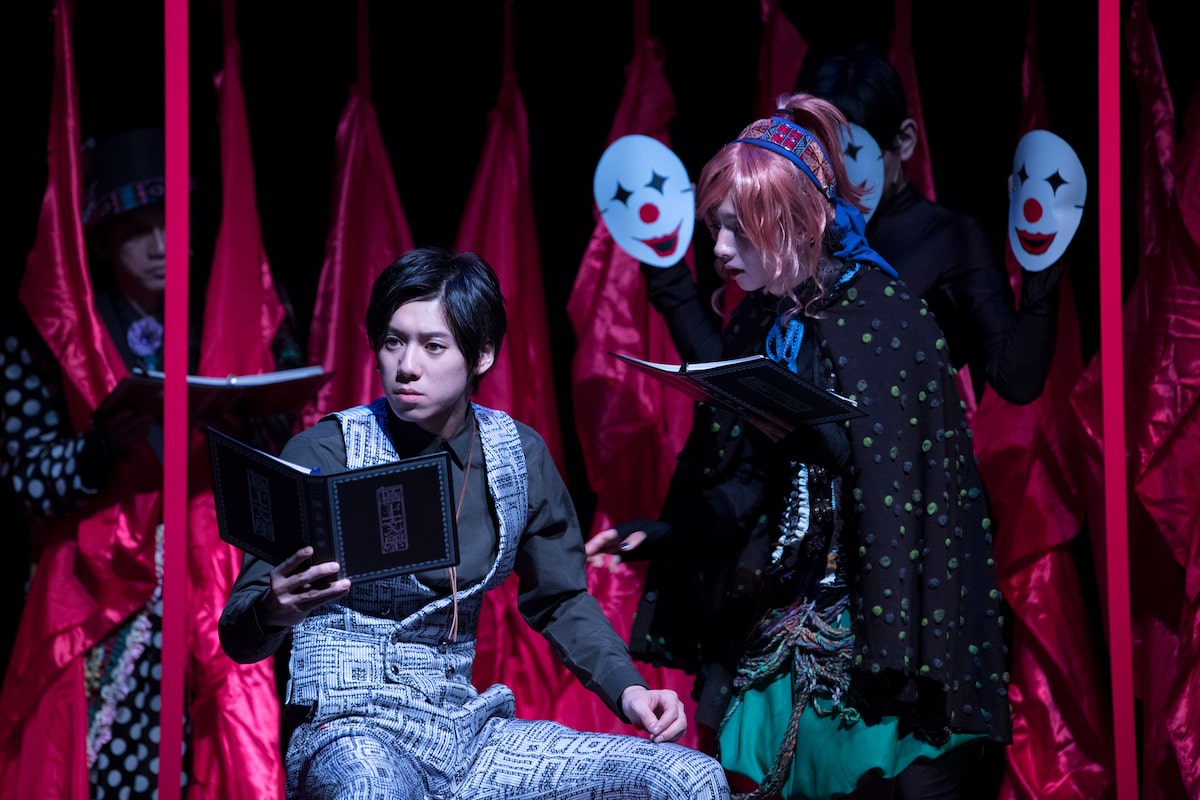 極上文學 人間椅子 魔術師 開幕 乱歩作品を艶やかに表現 ステージナタリー