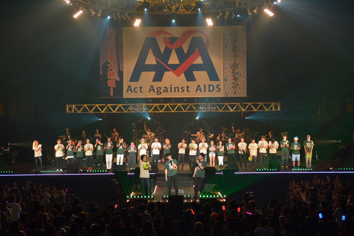「Act Against AIDS 2016『THE VARIETY 24』～魂の俳優大熱唱！助けてミュージシャン！～」の様子。