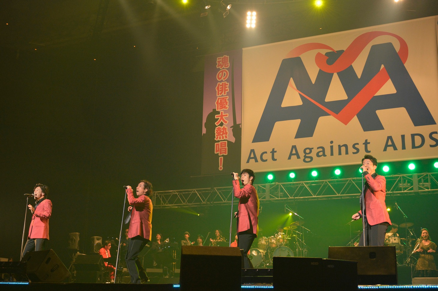 「Act Against AIDS 2016『THE VARIETY 24』～魂の俳優大熱唱！助けてミュージシャン！～」の様子。