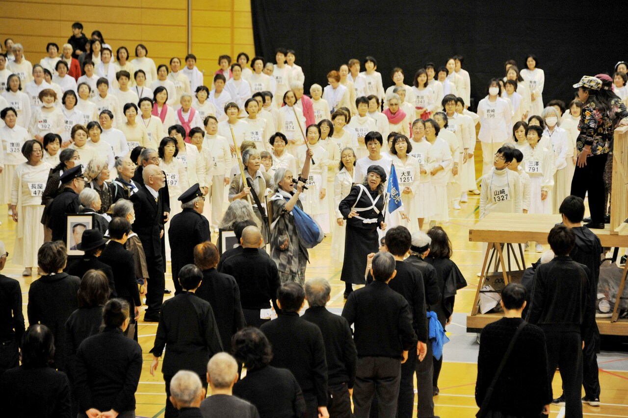 本家の殴り込みも！「1万人のゴールド・シアター」60歳以上1600人の“私の夢”