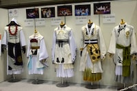 ミュージカル「刀剣乱舞」展示エリアの様子。